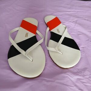 Tkees womens size 7 White Black thong sandals